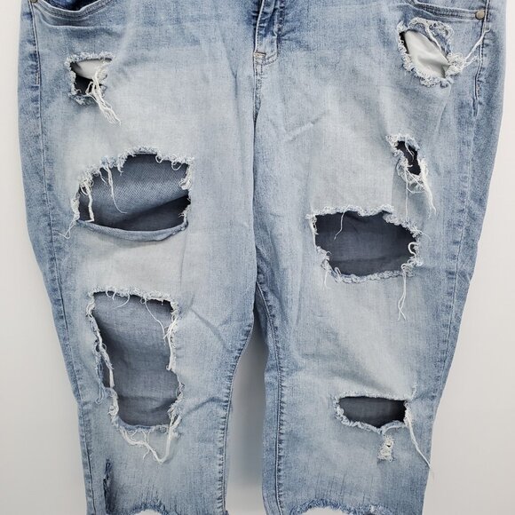 Torrid Womens 24XT Grunge Ripped Denim Shorts Light Wash Distressed Bermuda - Picture 8 of 16